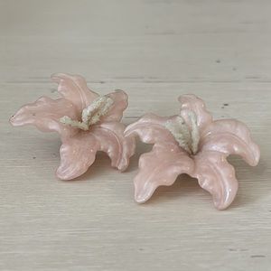Vintage Lilly earrings.